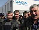 Angajaii Dacia protesteaz fa de aplicarea noii taxe auto/timbru de mediu 2013
