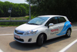 foto-drive test toyota auris hsd - 3 in 1