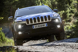 foto-geneva 2014 jeep lanseaza noul cherokee pentru europa