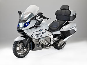 foto-bmw k 1600 gtl motocicleta cu faruri laser si head-up display integrat in casca