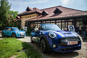 foto-noul mini hatch si noul mini cabriolet debuteaza in romania cu un proiect de arta