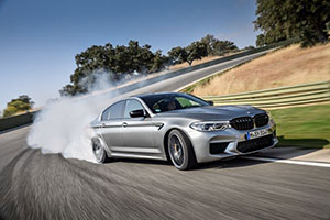 foto-bmw introduce stergatoare pentru geamurile laterale